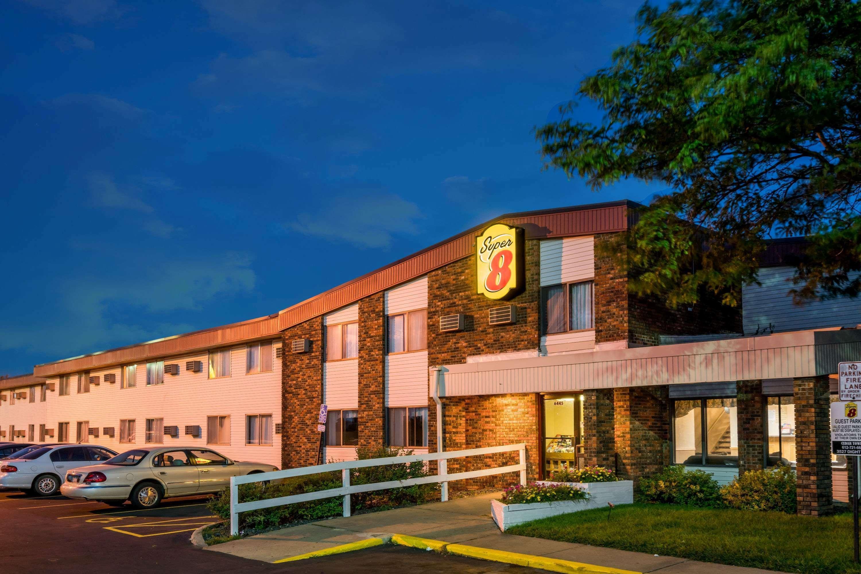 Super 8 By Wyndham Brooklyn Center/Mpls Otel Dış mekan fotoğraf